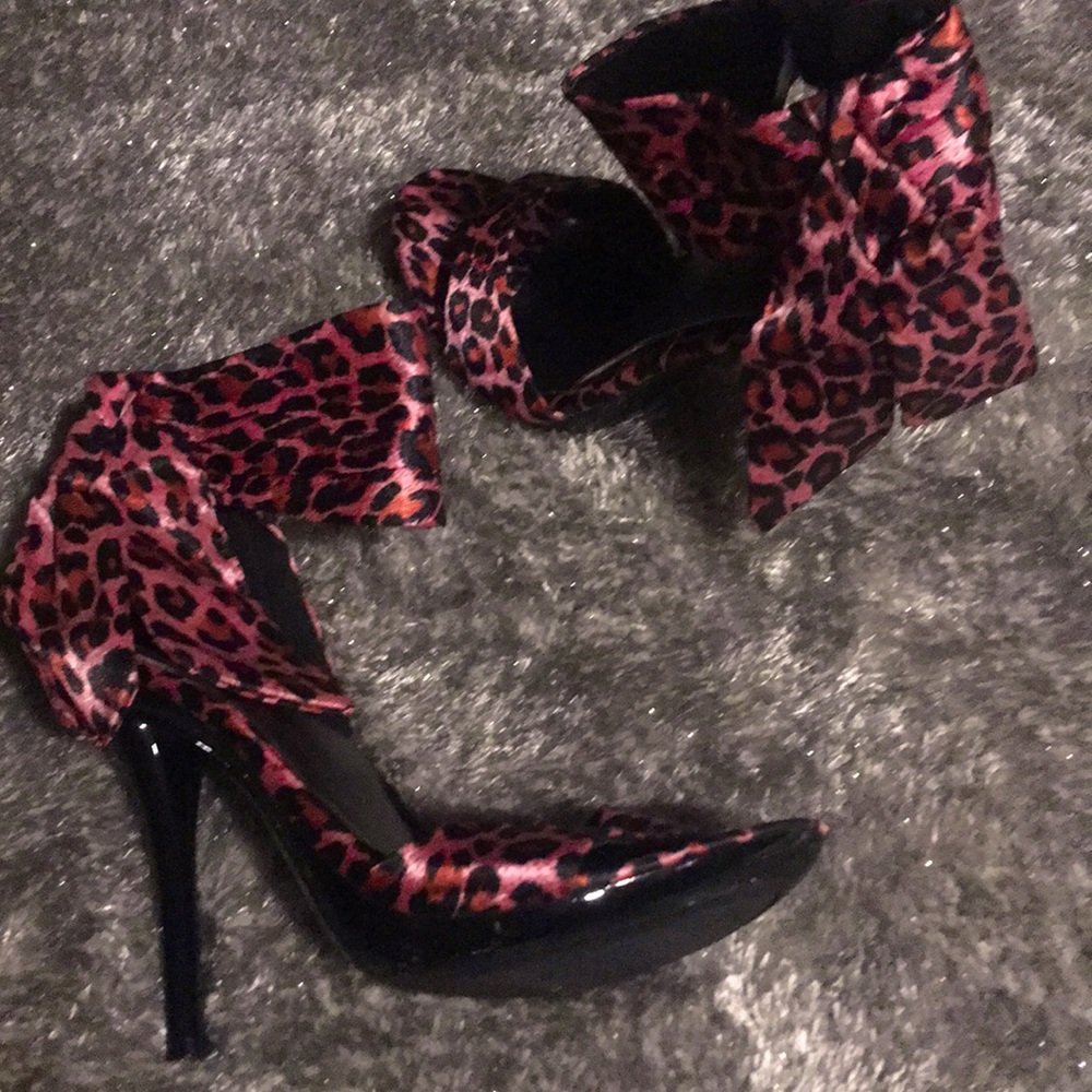 Pink cheetah high heels size 7